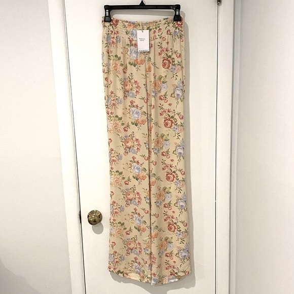 NWT WeWoreWhat Floral Smocked Flare Pants - Picture 6 of 10